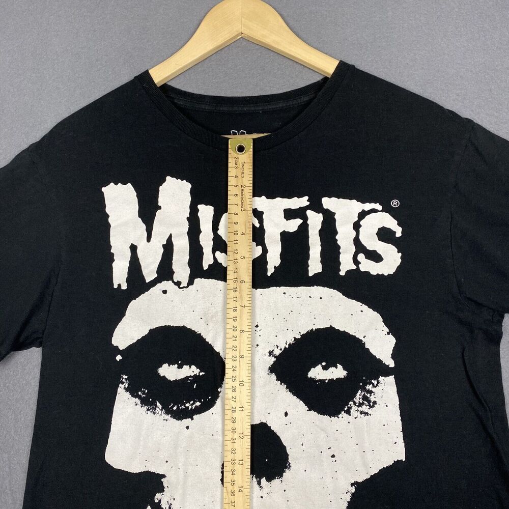 MISFITS Concert Tshirt Men M Black Classic Skull Band Logo Horror Punk Music - Picture 9 of 11